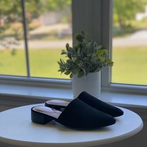 BNWT mules 🖤discounted shipping